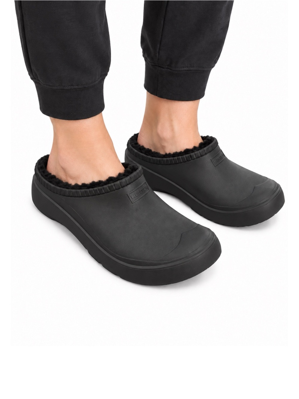 Size 6 Hunter Women’s In/Out Bloom Algae Foam Fleece-Lined Slip-On Clogs Black